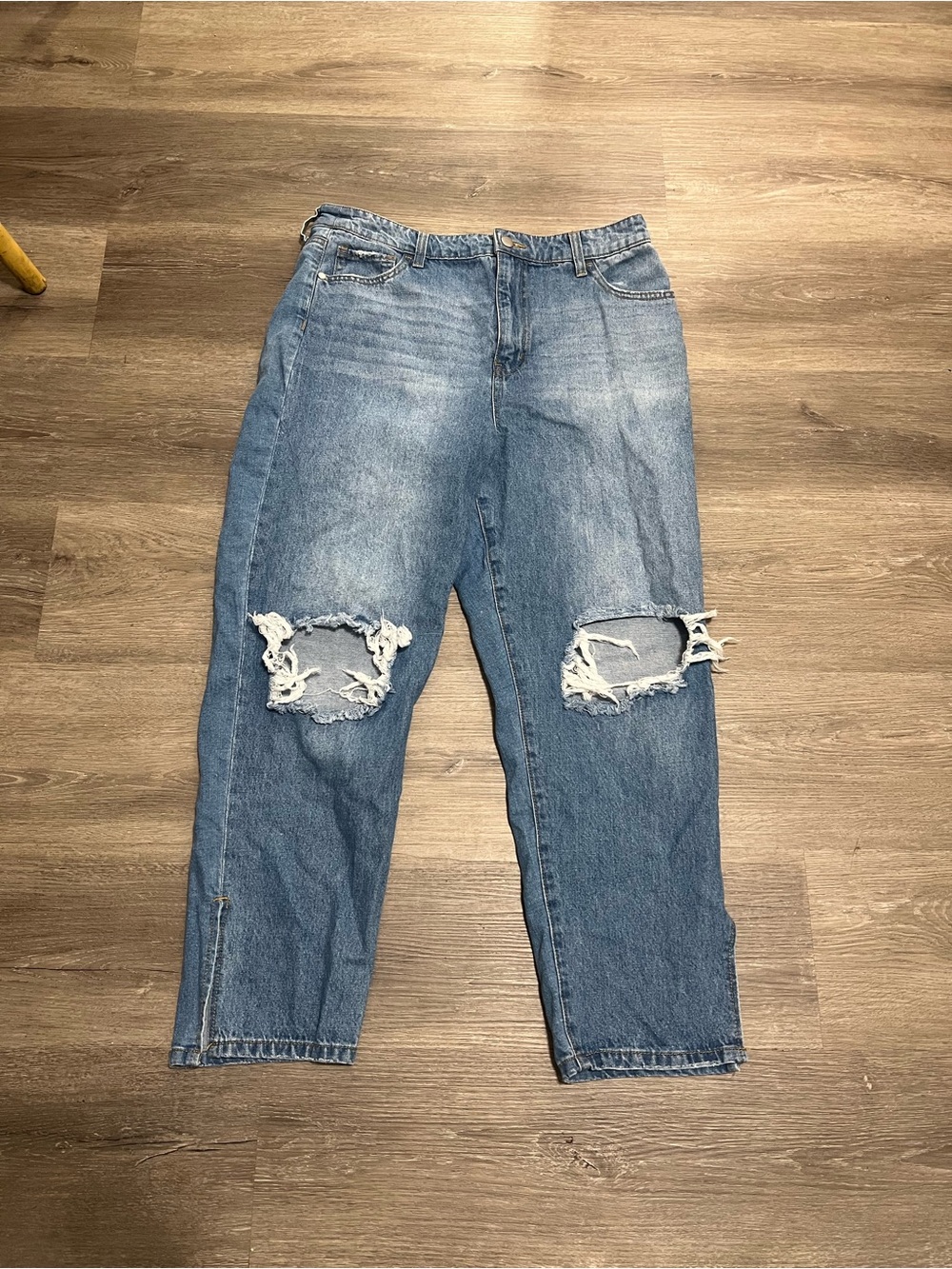 Versona Distressed Light Blue Modern Jeans